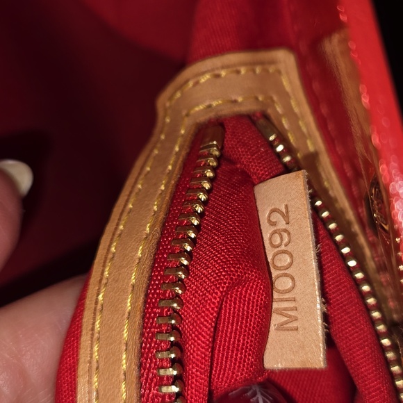 LOUIS VUITTON READE RED VERNIS TOTE - Picture 6 of 6